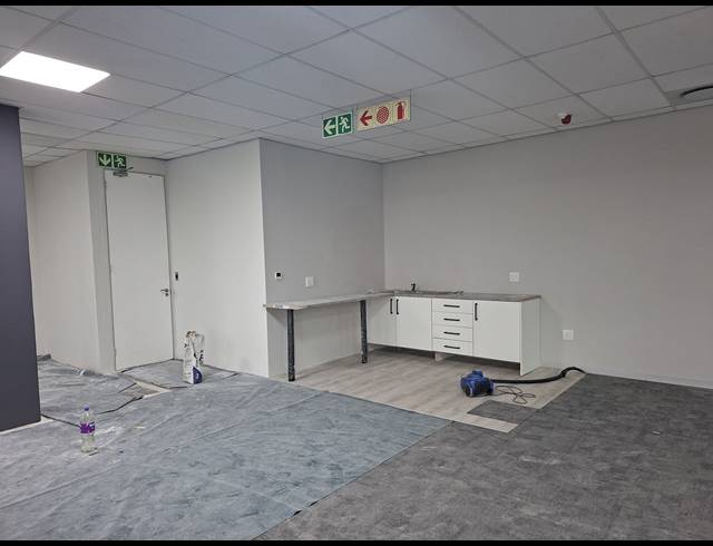 309M² OFFICE TO LET IN MAGALIESSIG